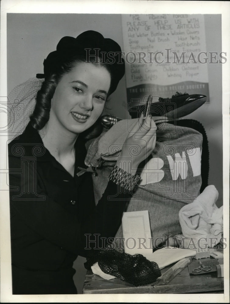 1941 Press Photo New York Vivi Boardman War Relief Necessity Packages NYC