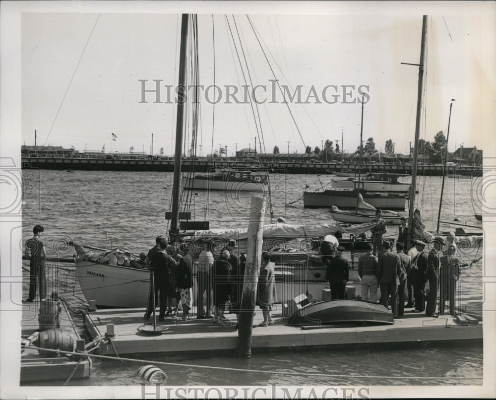 1939 Press Photo New York Topsail Yawl "Iris" Leaves New York for Italy NYC
