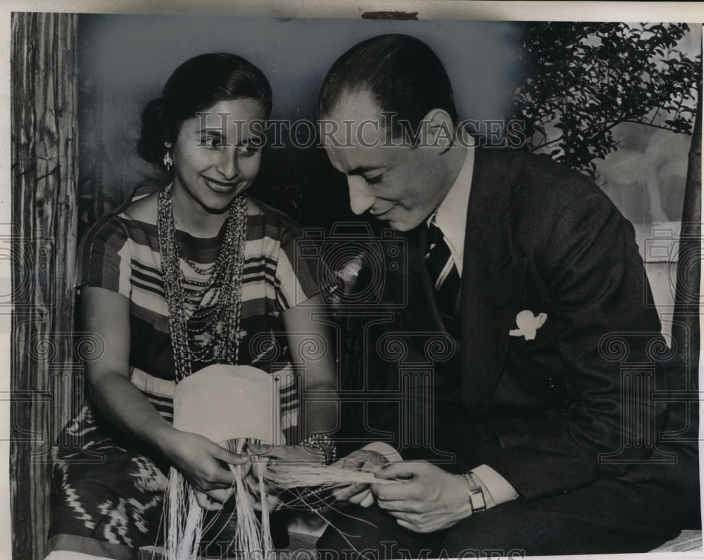 1939 Press Photo New York Carmen Delgado Weaver of Montecriste, Ecuador NYC- Historic Images