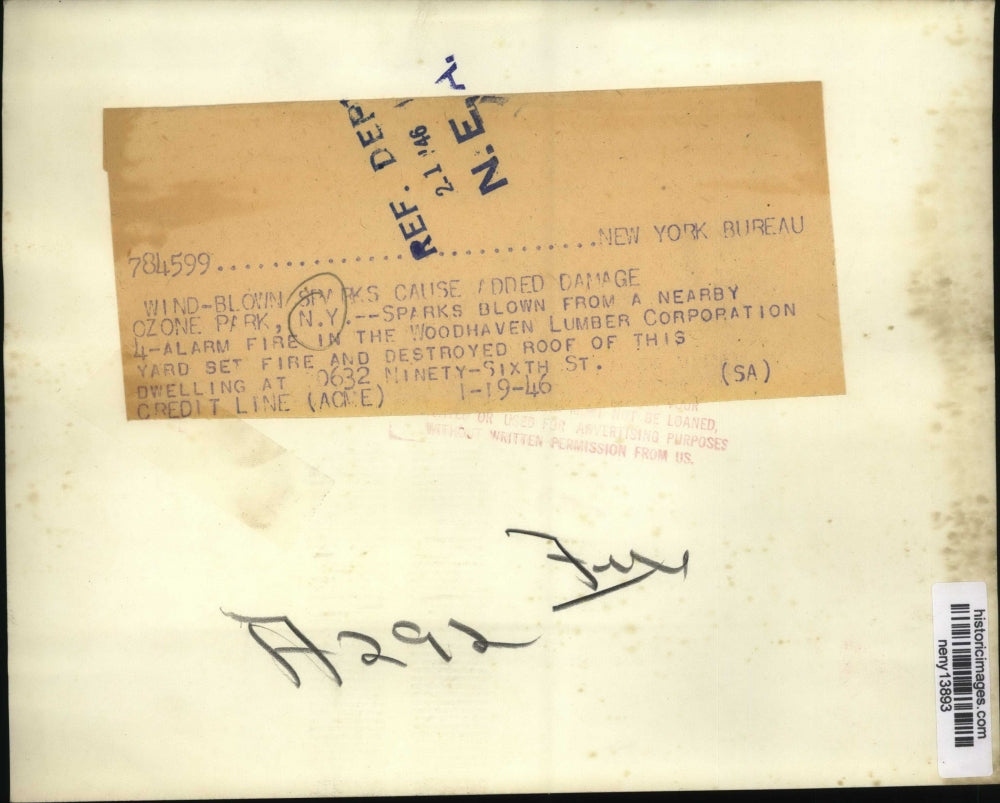 1946 Press Photo New York Woodhaven Lumber Corporation Fire NYC - neny13893