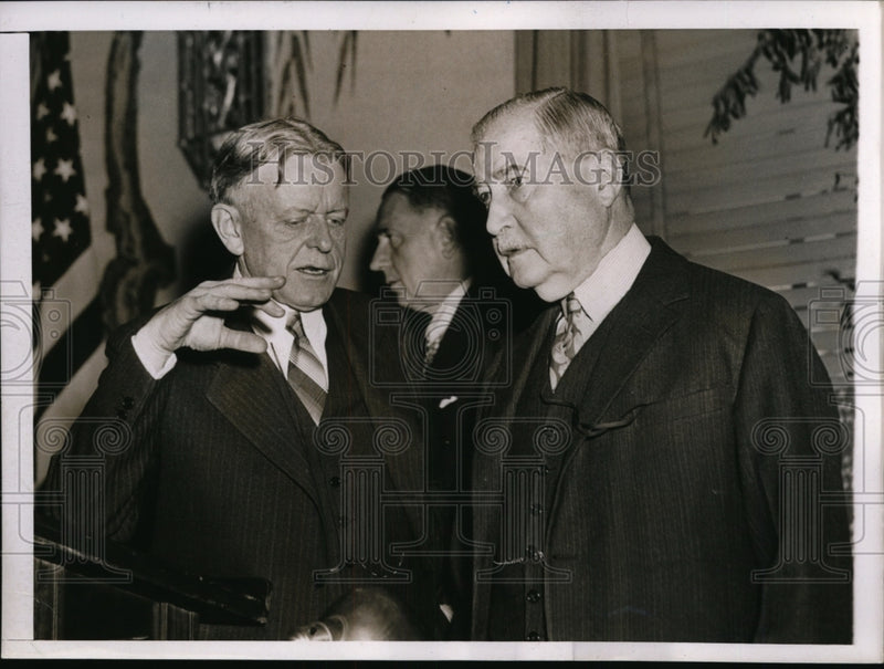Load image into Gallery viewer, 1937 Press Photo New York Publishers at AP Luncheon for Convention NYC
