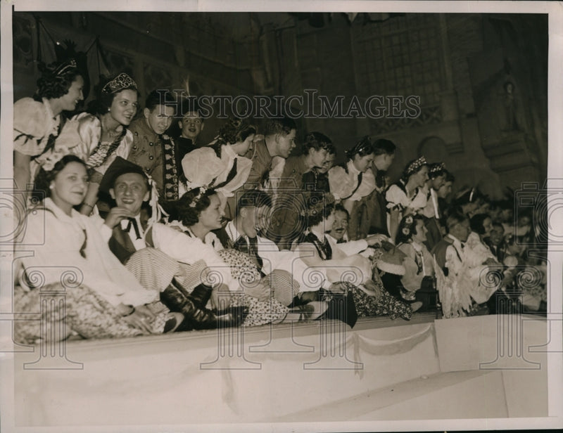 Load image into Gallery viewer, 1937 Press Photo New York Polish Ball at Waldorf-Astoria Kosciuszko Found. NYC

