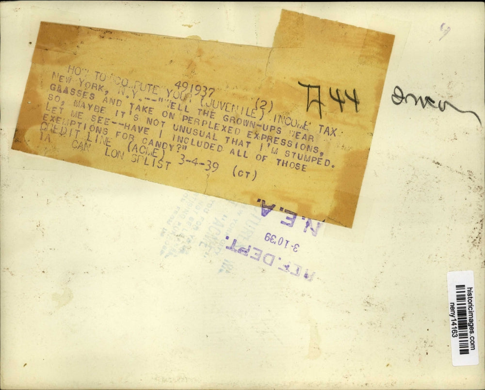 1939 Press Photo New York Perplexed Expressions with Glasses, Income Tax NYC