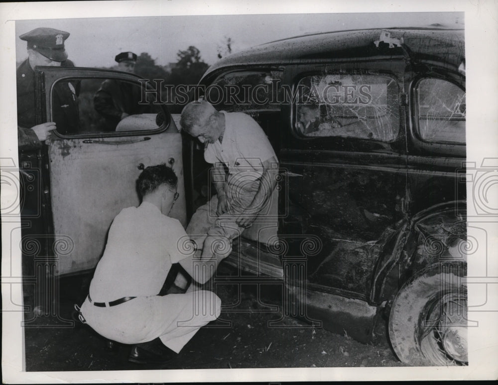 1946 Press Photo New York Richard Bischoff Injured in Sideswiping Accident NYC