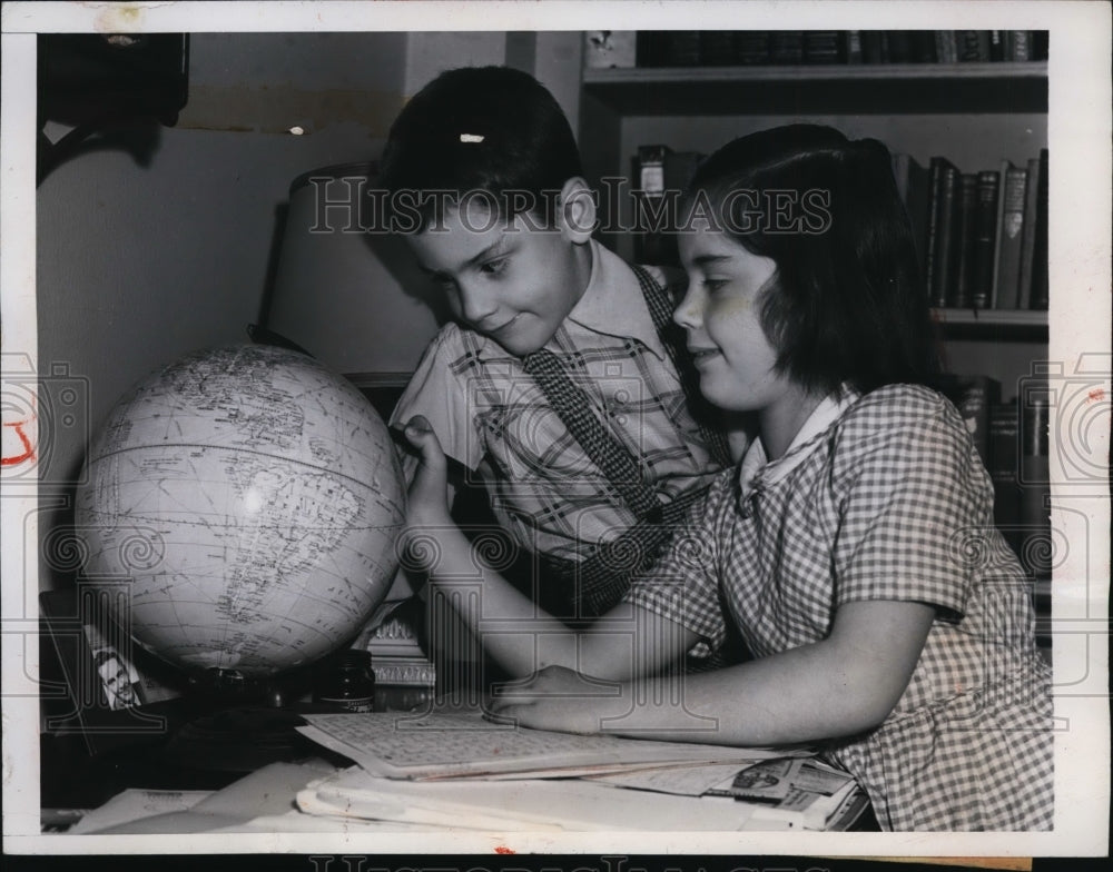 1946 Press Photo New York Michelle Etoheverrry with brother Dominick in NYC- Historic Images