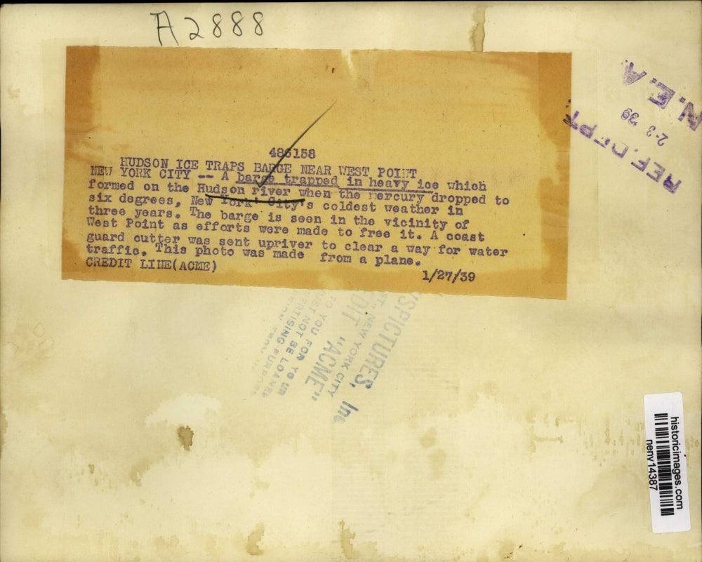 1939 Press Photo New York Hudson Ice Traps Barge Near West Point NYC - neny14387