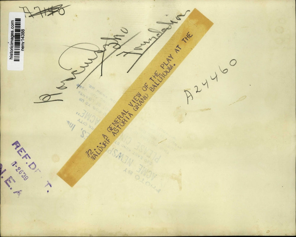 1939 Press Photo New York View of the Play at the Waldorf Grand Ballroom NYC