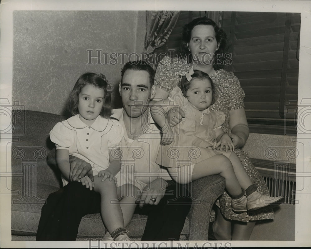 1941 Press Photo New York Mr and Mrs, Frank Goering greeted with Heil Hitler NYC