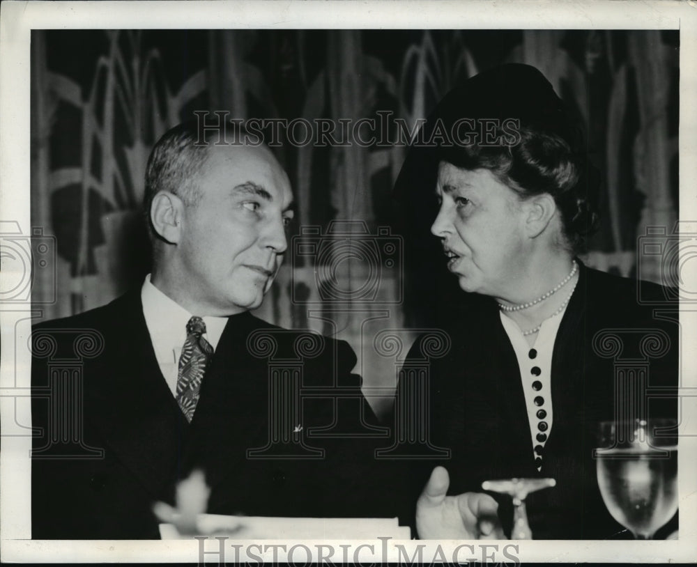 1941 Press Photo New York  Mrs.Franklin D.Roosevelt and George V. Denny Jr. NYC- Historic Images