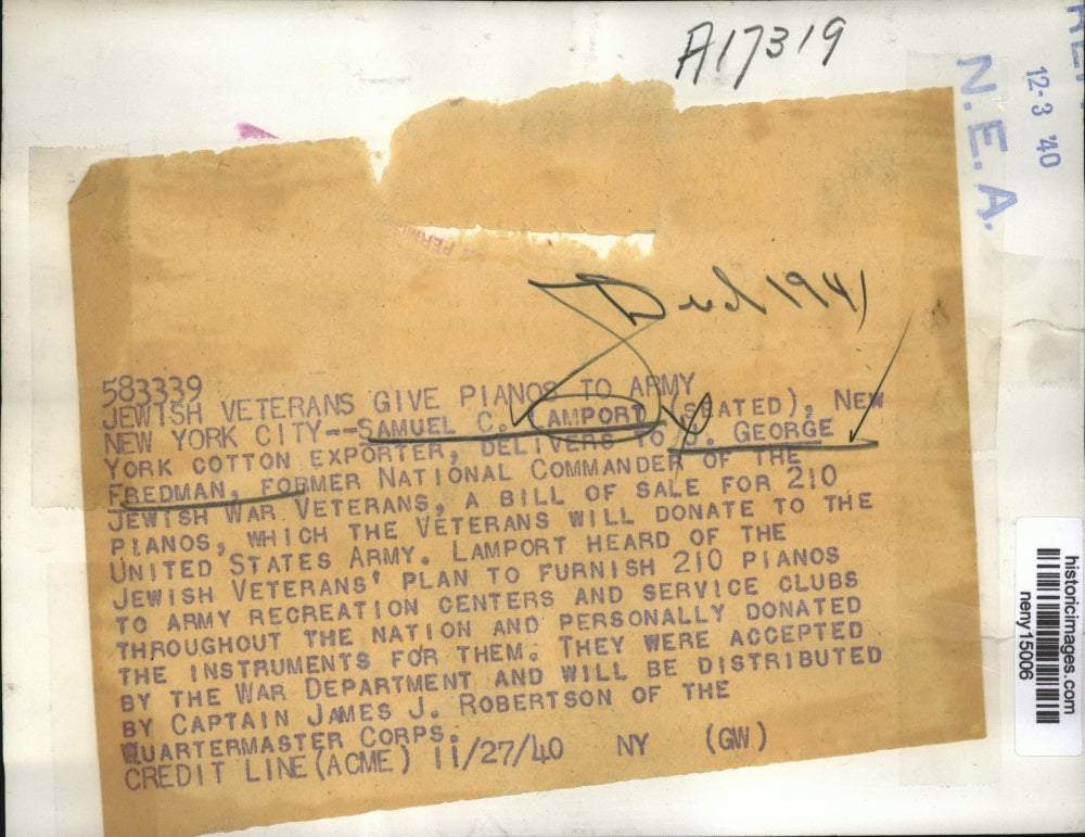 1940 Press Photo New York Samuel Lamport donates pianos to the Army NYC