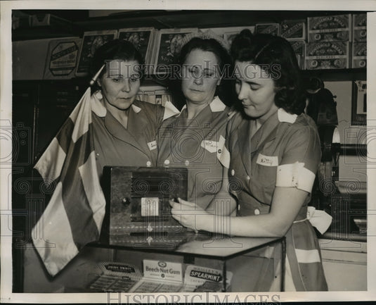 1930 Press Photo New York Saimi Niemi, Mandy Mink & Elizabeth Mink NYC- Historic Images