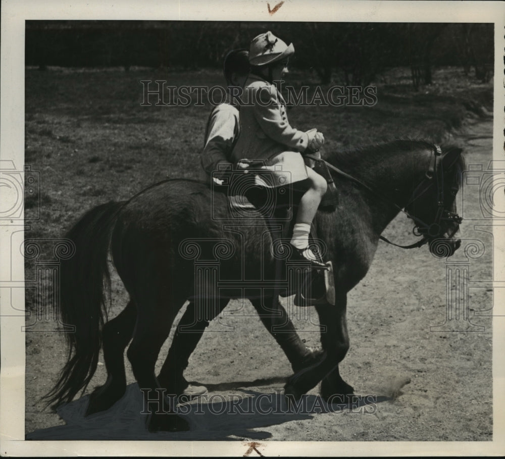 1940 Press Photo New York Youngster has a pony ride in Central Park NYC- Historic Images