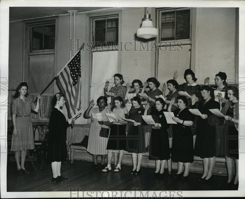 Load image into Gallery viewer, 1941 Press Photo New York Consumer's Pledge for Total Defense NYC - neny15289
