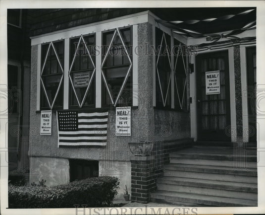 1945 Press Photo New York Placards for Neal Carbonara in Queens NYC - neny15334