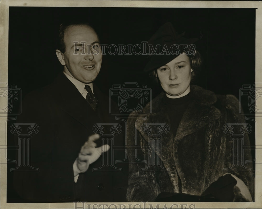 1941 Press Photo New York Meets Royal Fiancee on Pier NYC - neny15369