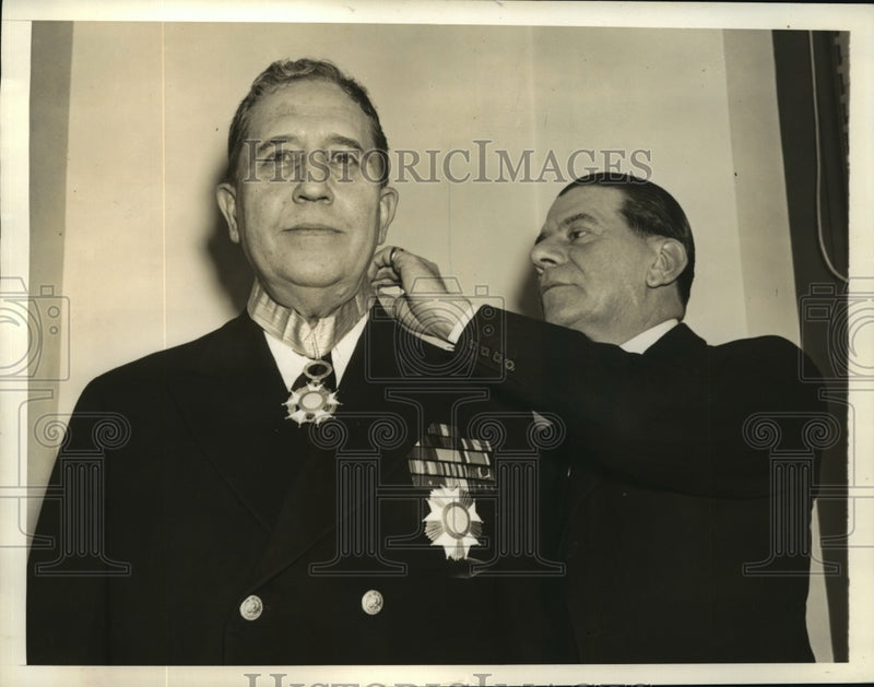Load image into Gallery viewer, 1941 Press Photo New York Admiral Honored by Brazil NYC - neny15372
