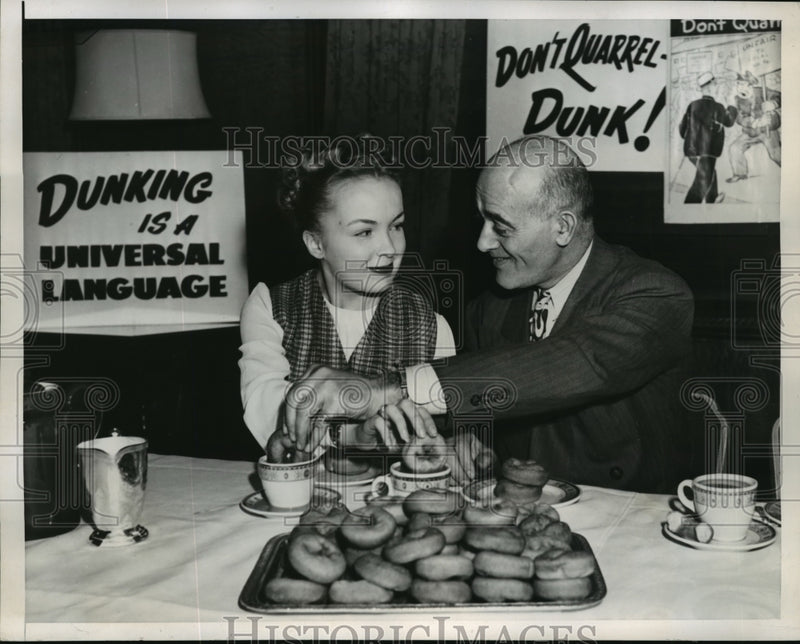 Load image into Gallery viewer, 1946 Press Photo New York National Dunking Assoc. Delores Kindberg NYC
