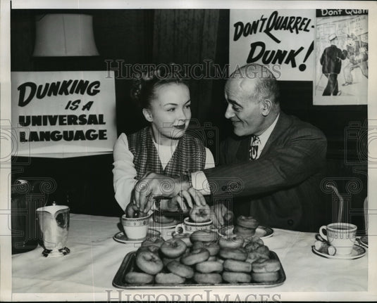 1946 Press Photo New York National Dunking Assoc. Delores Kindberg NYC