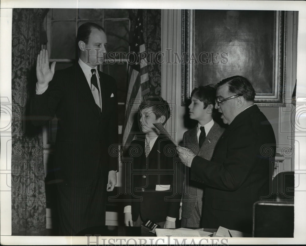 1941 Press Photo New York Mayor LaGuardia Hints He is Leaving City Hall NYC