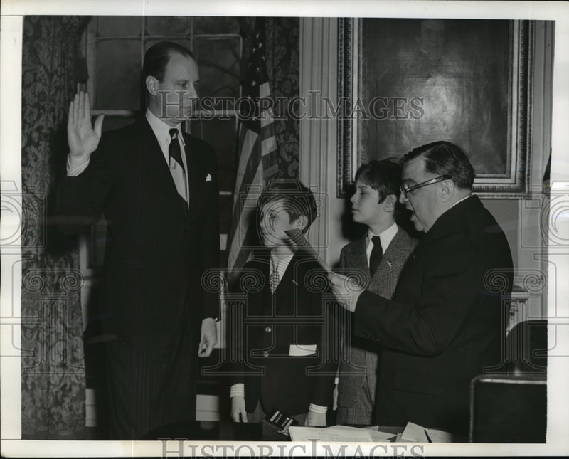 Load image into Gallery viewer, 1941 Press Photo New York Mayor LaGuardia Hints He is Leaving City Hall NYC
