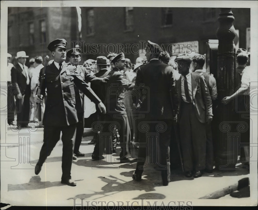 1934 Press Photo New York Third Attempt to Rob Travel Agency, One Caught NYC