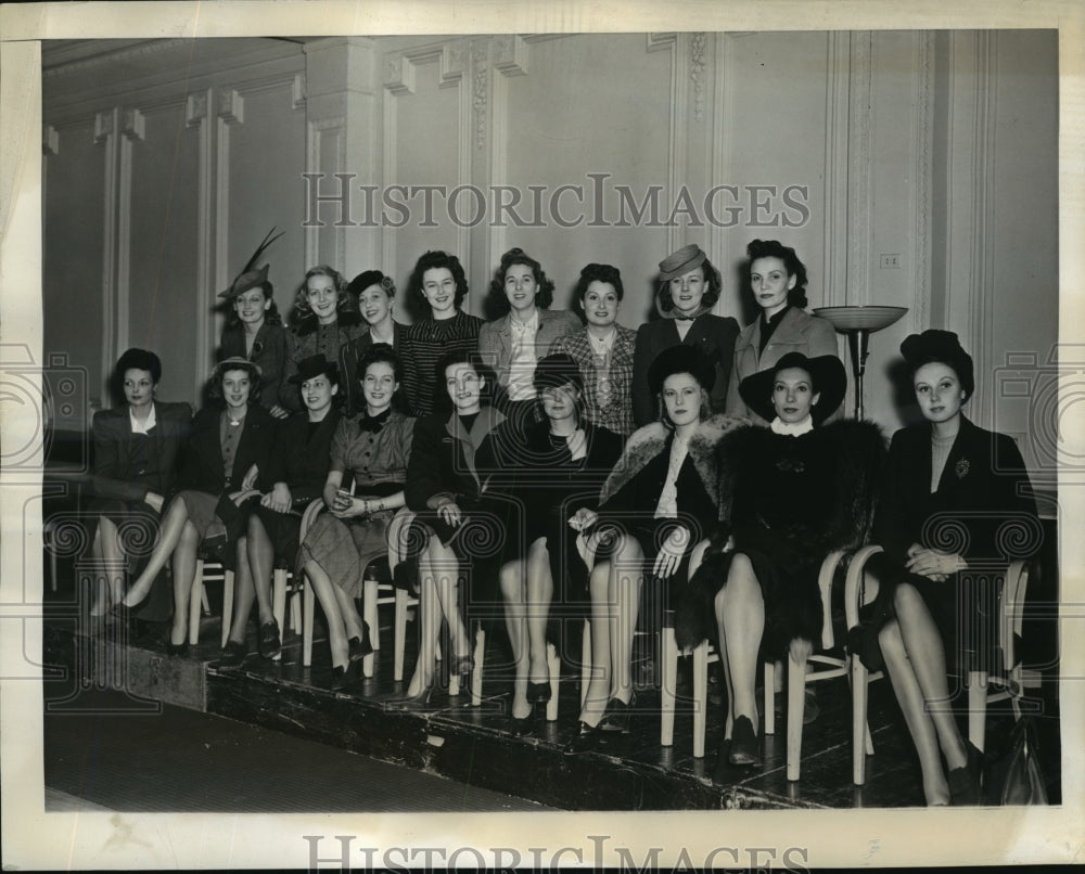 1941 Press Photo New York British models at Hotel Woodstock in NYC - neny15519
