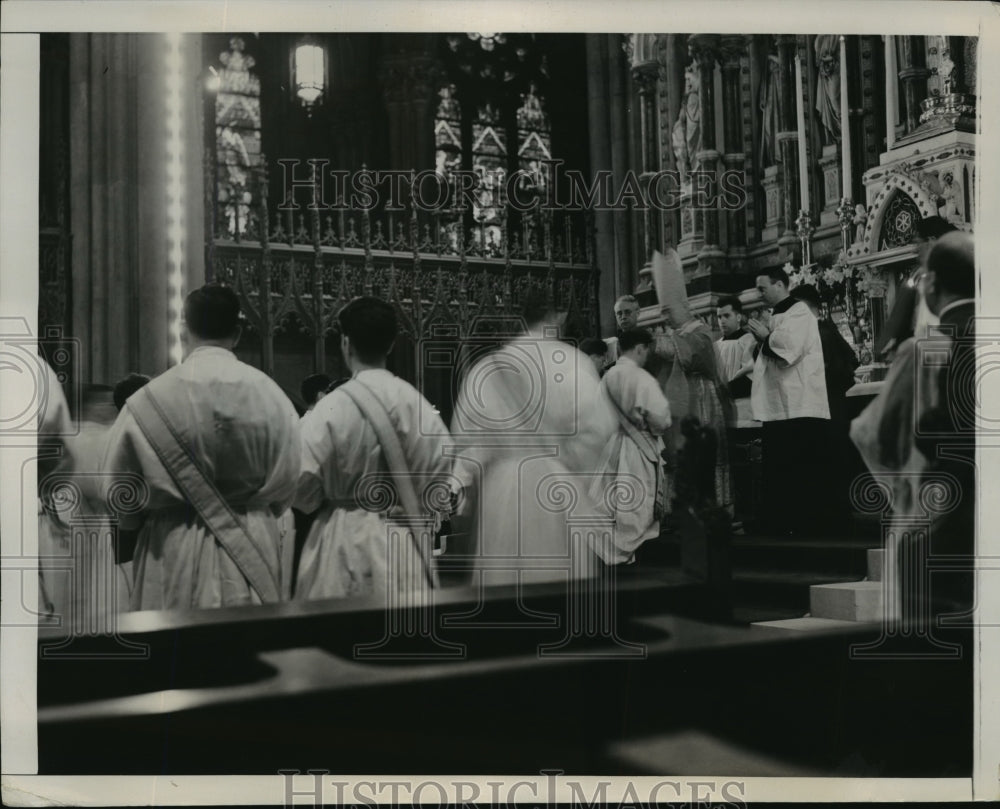 1941 Press Photo New York Archbishop Francis Spellman ordaining NYC - neny15543