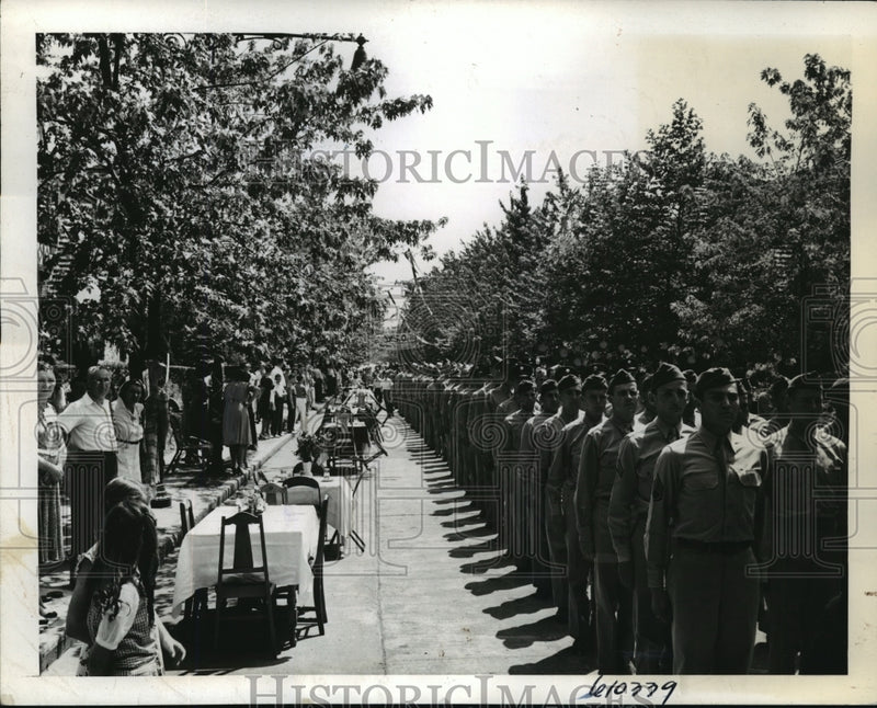 Load image into Gallery viewer, 1941 Press Photo New York Laurelton, L.I. Block Party for Soldiers NYC
