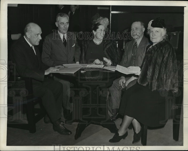 Load image into Gallery viewer, 1940 Press Photo New York Metropolitan Opera Association Board Members NYC
