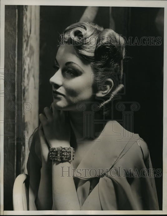 1940 Press Photo New York Sylvia Kissel Model for Elizabeth Arden NYC- Historic Images