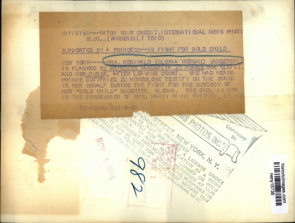 1934 Press Photo New York Mrs Reginald Vanderbilt leaving court NYC - neny15738