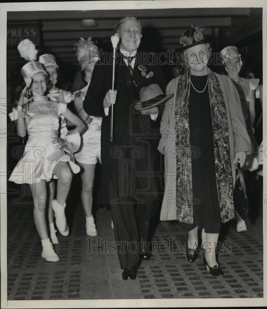 1939 Press Photo New York Gov & Mrs Clyde Hoey of North Carolina lead parade NYC- Historic Images