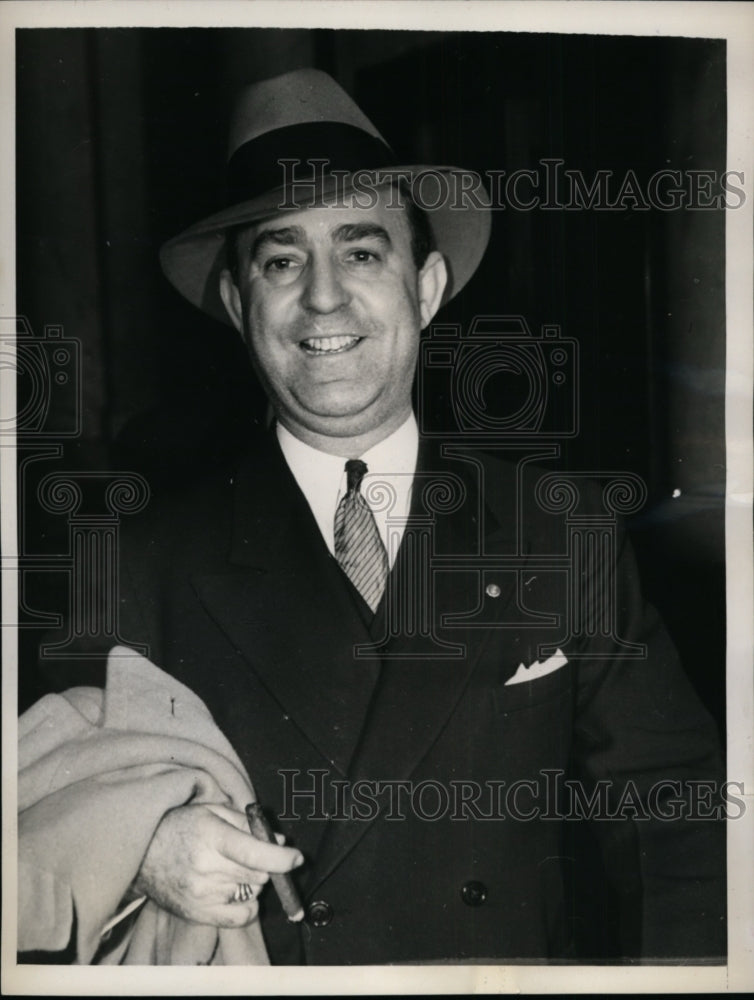 1939 Press Photo New York Held on Charge of Selling Civil Service Questions NYC