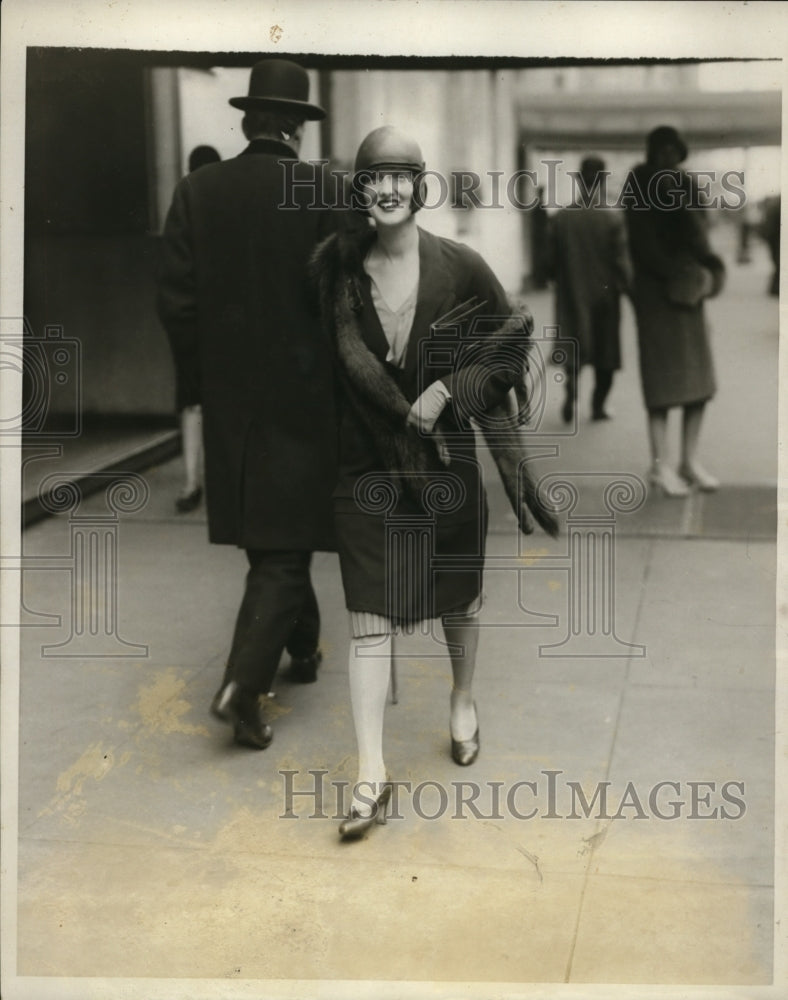 1928 Press Photo Mrs George ML La Branche Jr on Park Ave NYC - Historic Images