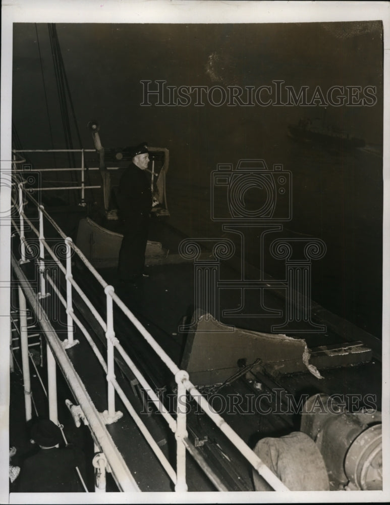 1939 Press Photo New York Crew member of U.S. Liner President Harding NYC