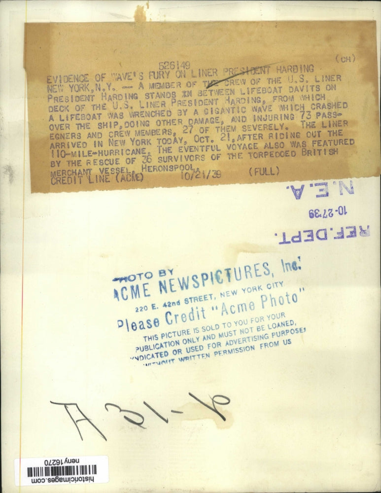 1939 Press Photo New York Crew member of U.S. Liner President Harding NYC