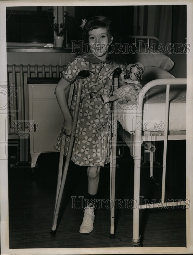 1939 Press Photo New York Dorothy Lewis, Amputation Memorial Hospital NYC - Historic Images