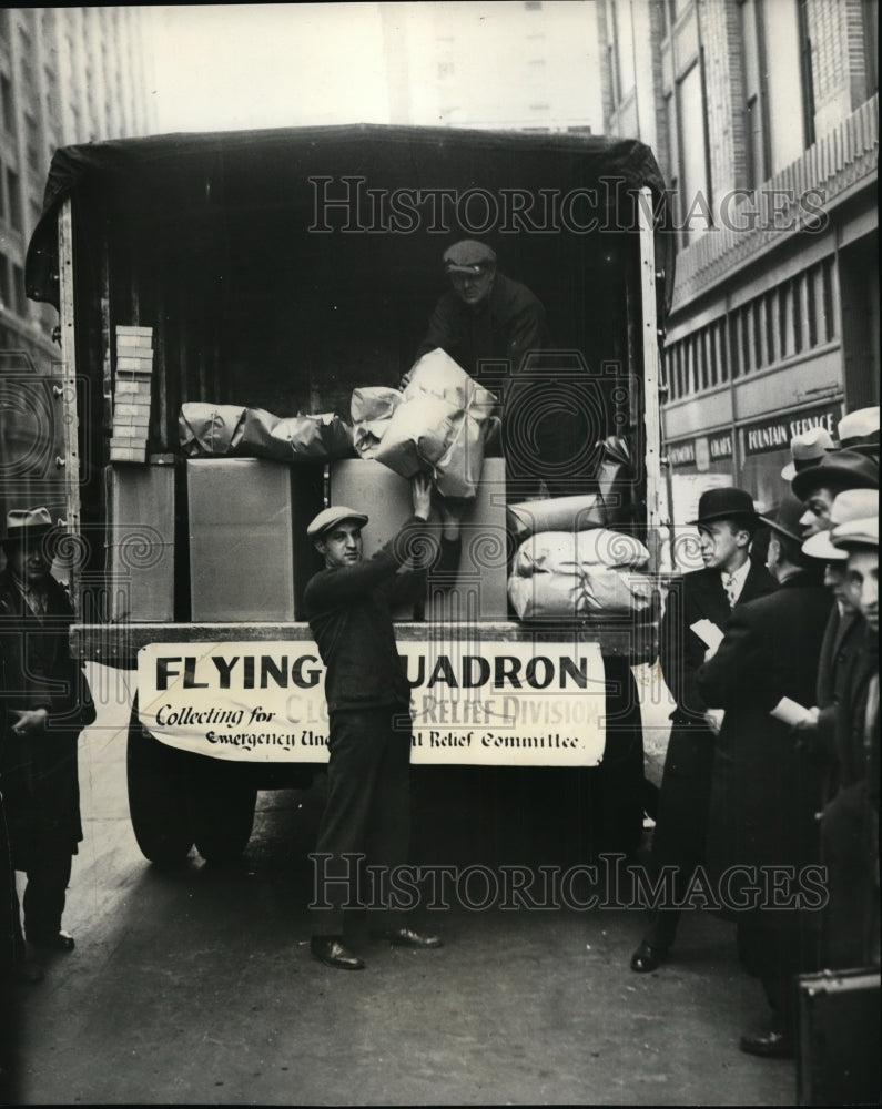 1932 Press Photo New York Flying Squadron clothing donations for needy NYC