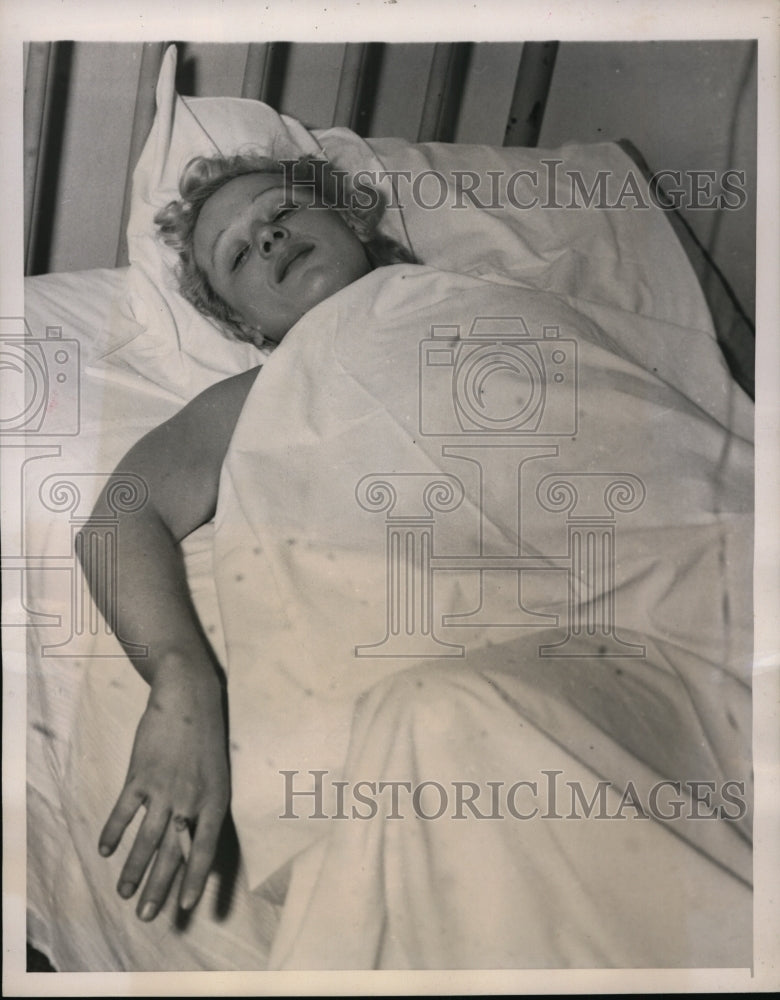 1939 Press Photo New York Mary Freedman in Jewish Hospital after auto crash NYC- Historic Images