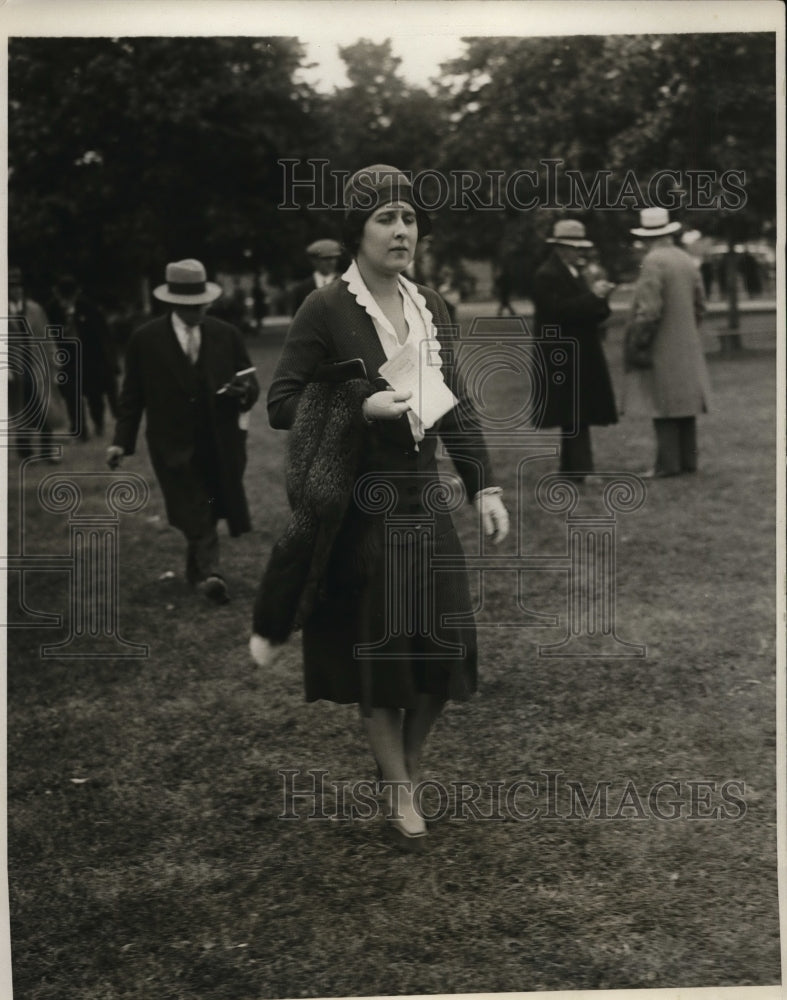 1930 Press Photo New York Mrs AH Ruggles at Belmont races near NYC - Historic Images