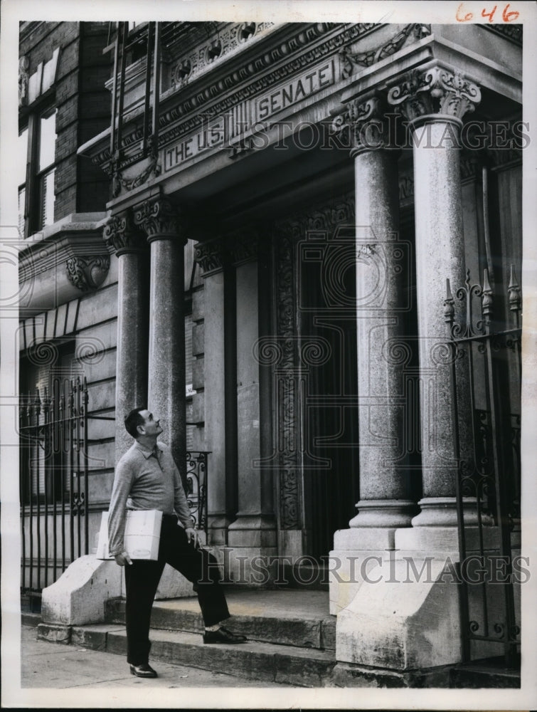1960 Press Photo New York Strange Form of Address for an Apartments NYC