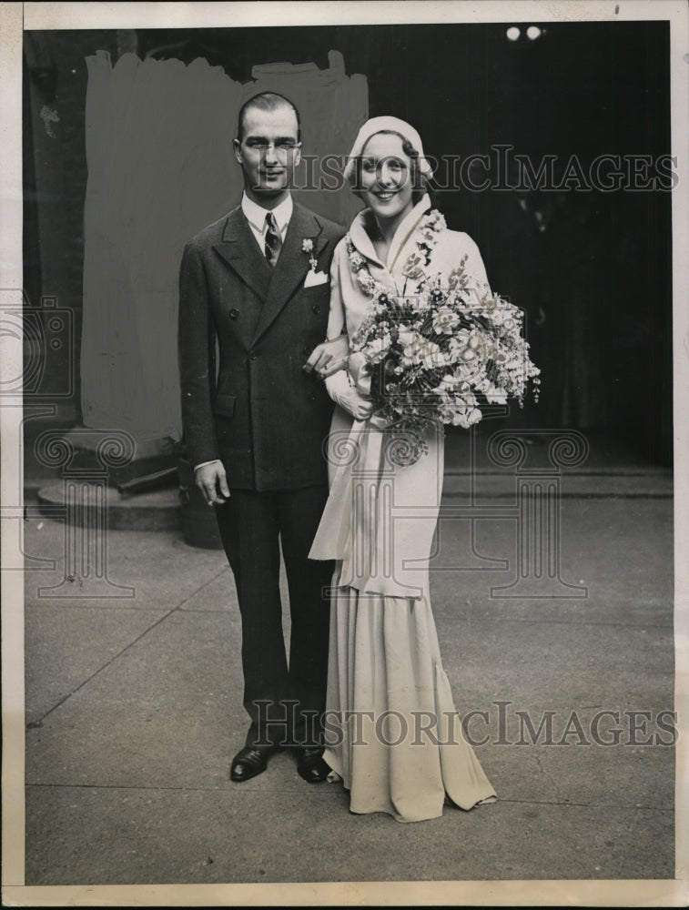 Load image into Gallery viewer, 1934 Press Photo New York Russell Erskine Jr &amp; Meredith Howard married NYC
