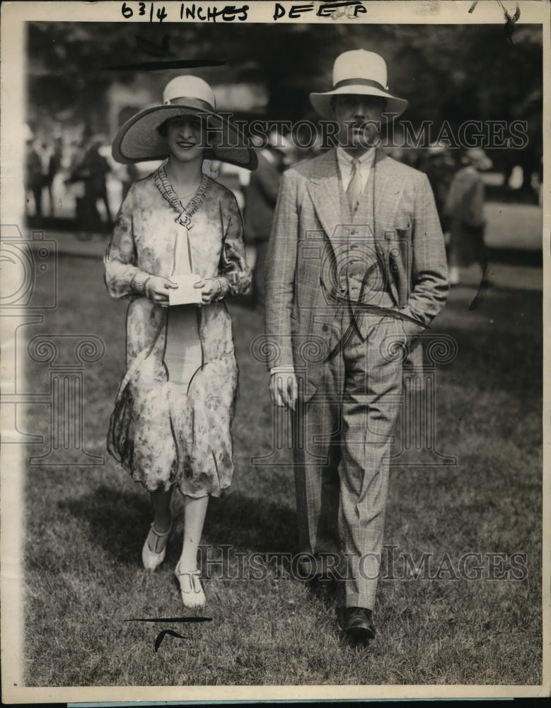 1926 Press Photo New York Maj.&amp; Mrs. John Warner at race opening Saratoga NYC- Historic Images