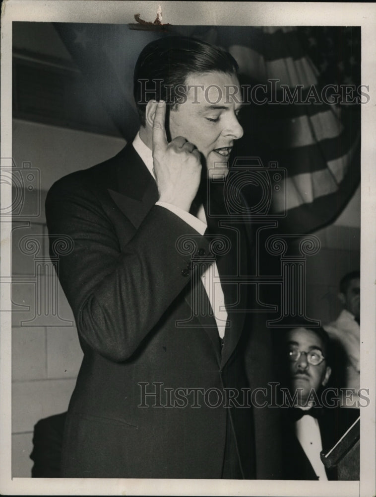 Load image into Gallery viewer, 1940 Press Photo New York Sen Henry Cabot lodge Jr gives speech NYC - neny16964
