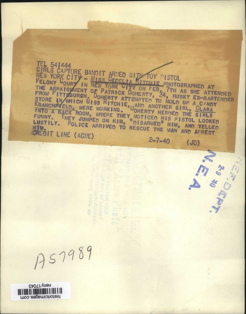 1940 Press Photo New York Cecelia Ritchie captured bandit with armed pistol NYC