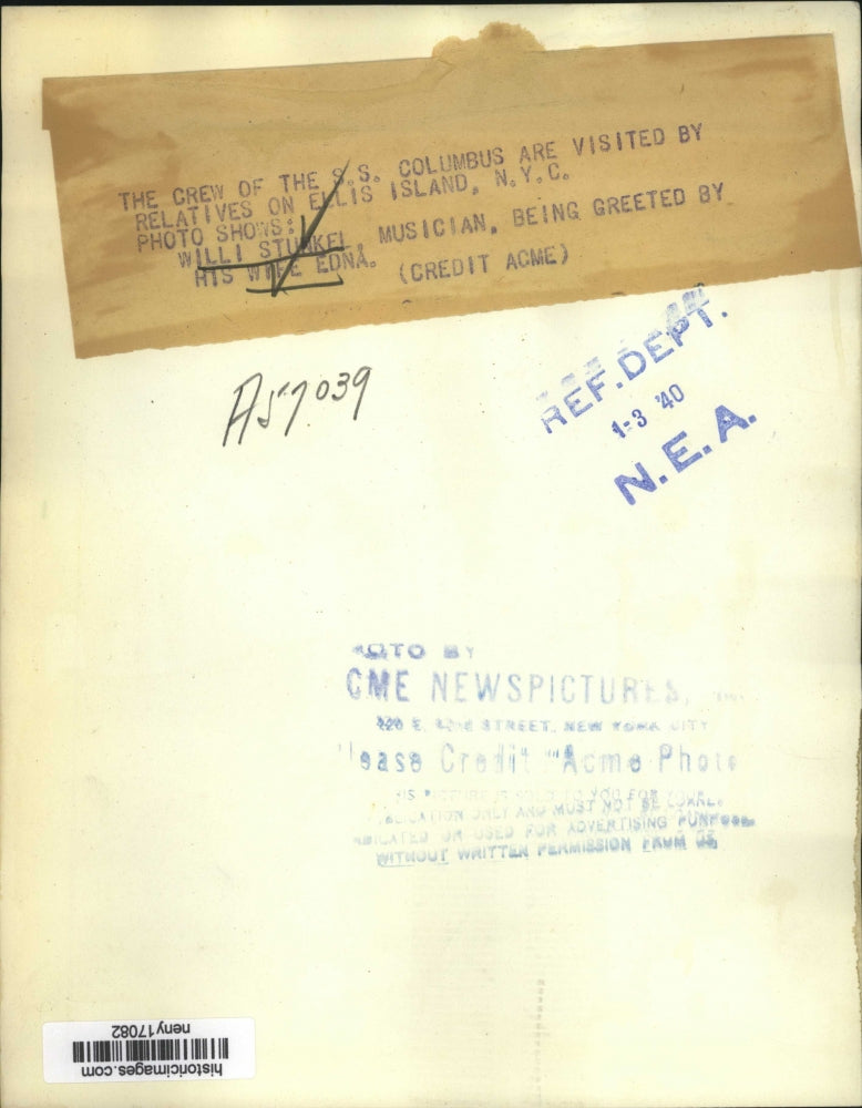 1940 Press Photo New York Willi Stunkel, Musician greeted by his wife Edna NYC