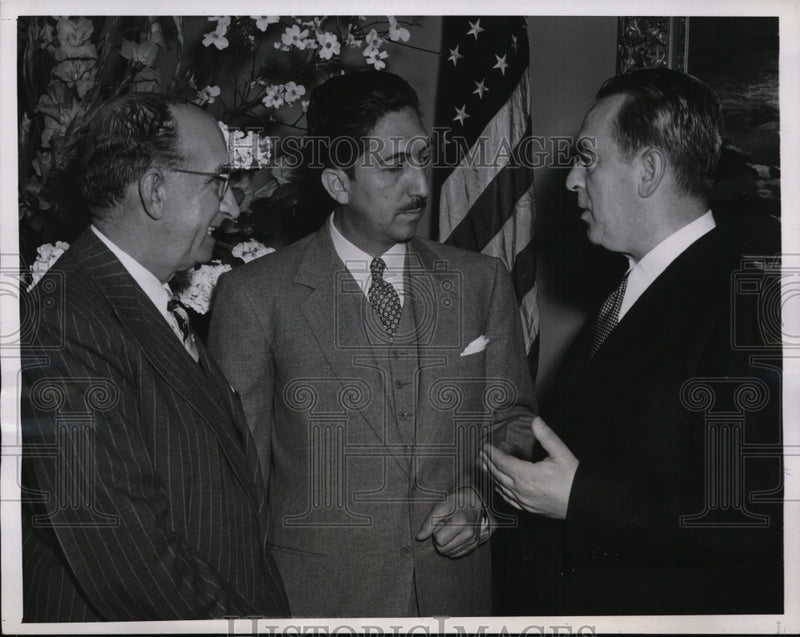 Load image into Gallery viewer, 1947 Press Photo ALEMAN ATTENDS LUNCHEON IN ORACLE MANSION NYC - neny17158
