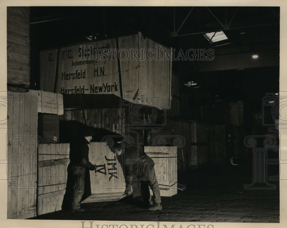 1940 Press Photo New York Foreign Trade Zone Crates with refugees goods NYC