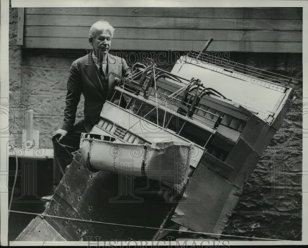 1933 Press Photo New York J.L. Hyland and Co Safety Equipment for Ships NYC
