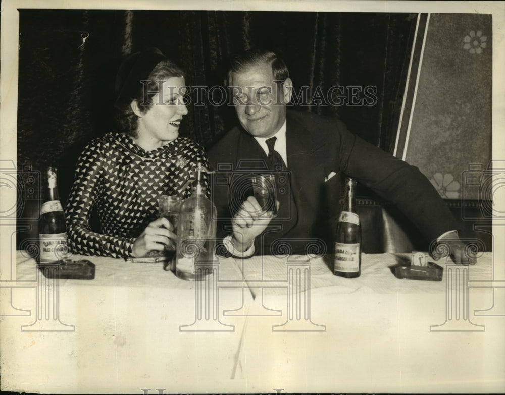 1934 Press Photo New York Hilda Knight, Gregory Ratoff Hollywood Restaurant NYC- Historic Images